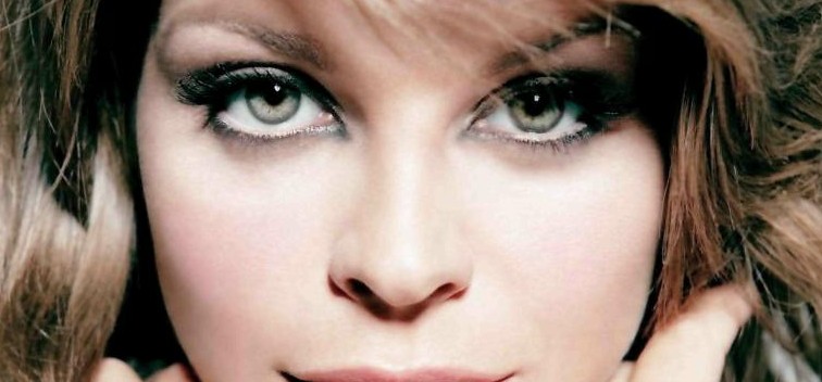 Fan di Alessandra Amoroso esultate! Perchè? Perchè la vostra amatissima Sandrina vi ha preparato una meravigliosa sorpresa! Di che si tratta? Ma di un nuovo cd, of course!   Infatti sarà...