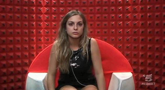 Grande Fratello 11: Angelica ops nel confessionale
