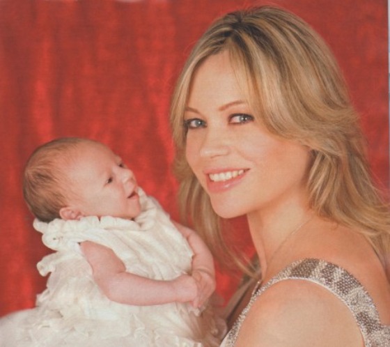 Anna Falchi: Mamma contro tutti, bacio con Andrea Ruggieri