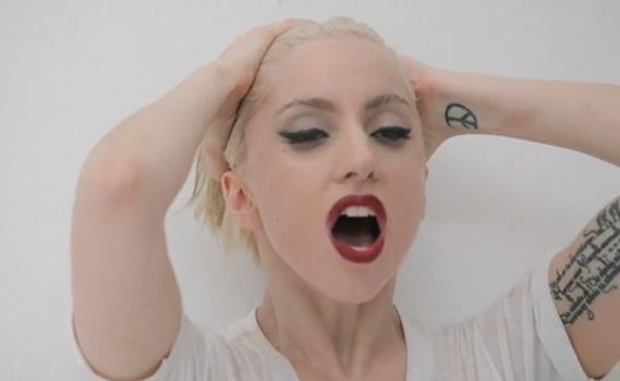 Lady GaGa video: Immortalata da Terry Richardson