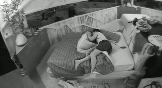 Grande Fratello 11: Andrea e Margherita si baciano, delusi entrambi per amore si consolano