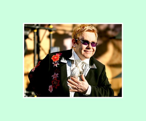 Elton John: Sarà presente alle nozze reali di William e Kate, forse canterà