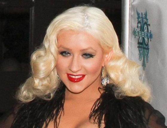 Christina Aguilera: Dimentica di mettersi i vestiti, stile burlesque all’inaugurazione Hollywood Gay Walk of Fame