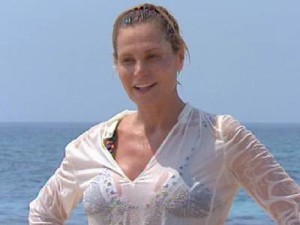 Oops seno: Simona Ventura fuori di seno all’Isola dei Famosi 2011 (video youtube)