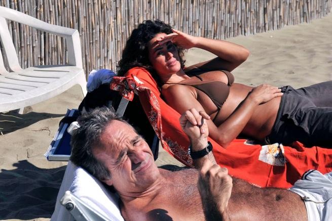 Samantha De Grenet: Eugenio Confalone paparazzati sulle spiagge di Fregene