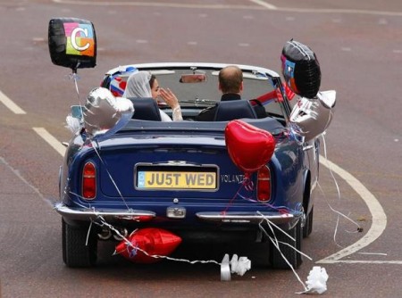 William e Kate: Foto a bordo di una Aston Martin, finalmente sposi!
