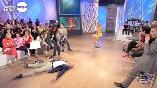 Mattino 5: Gaffe della Panicucci, in studio risate a non finire