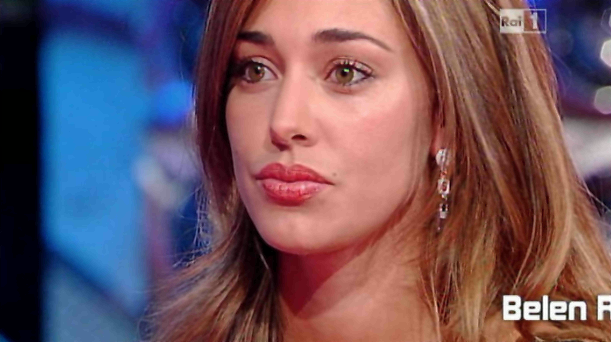 Belen Rodriguez: Ospite “Se a Casa di Paola”, Fabrizio Corona è il suo amore più grande