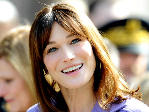 Carla Bruni incinta: Il suocero conferma la sua gravidanza