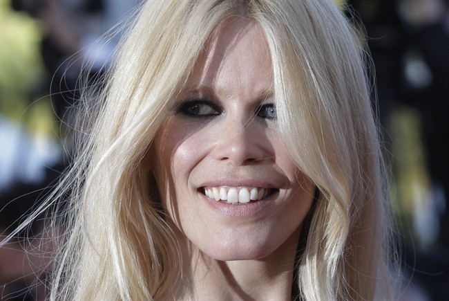 Claudia Schiffer: Look “scheletrico” sul red carpet di Cannes