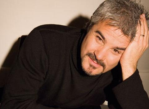 Pino Insegno presenta “Me lo dicono tutti” in onda sabato sera su Rai Uno