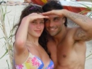 Giovanni Conversano: Paparazzato al mare con la giovane Giada Pezzaioli