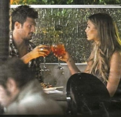 Nina Senicar e Alessandro Pess: Paparazzati a Roma mentre si scambiano baci appassionati