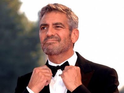 George Clooney: Red carpet a Venezia, in smoking e con una nuova ragazza