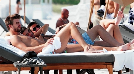 Gerard Piqué: Senza Shakira si diverte su una moto d’acqua (foto e video)