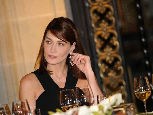 Carla Bruni: Fa causa al settimanale di gossip francese “Gala”