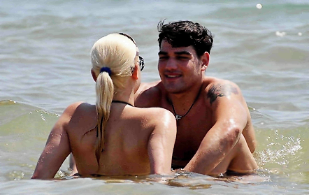 Nando Colelli e Nicole Limonta: La coppia non scoppia, insieme in spiaggia vicino Ragusa