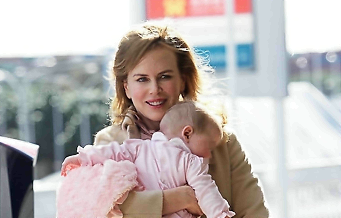 Nicole Kidman: Mamma della piccola Faith paparazzata in partenza per l’Australia con tutta la famiglia