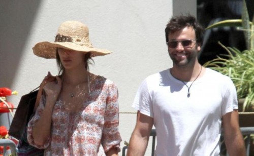 Alessandra Ambrosio: Con Jamie Mazur in vacanza alle Hawaii mostra un corpo da favola