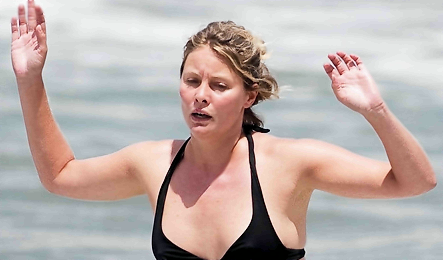 Flavia Vento: Paparazzata a Sabaudia, è incinta? No, è solo ciccia!