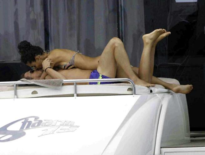 Laura Barriales e Sete Gibernau: La coppia a Ibiza si scatena in effusioni hot (foto)