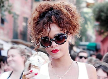 Rihanna: In vacanza a Portofino, la cantante apprezza la cucina italiana