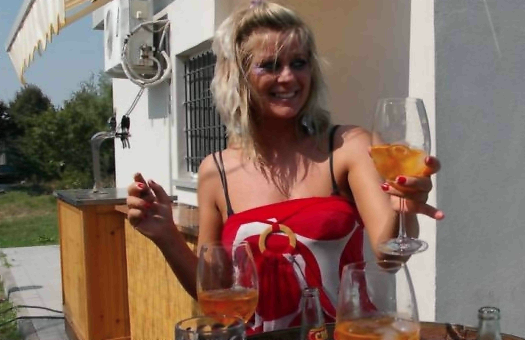 Loredana Gabriela Zavate: La sexy barista del “Lory pinky bar” contattata dal GF per provino