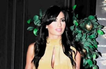 Elisabetta Gregoraci: Al party “Strongbow Gold” di Milano indossa un abito giallo ocra