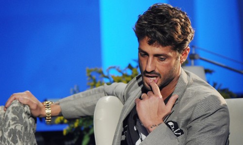 Fabrizio Corona: Estate tranquilla? Ma che! Noleggia un’auto e non la riconsegna
