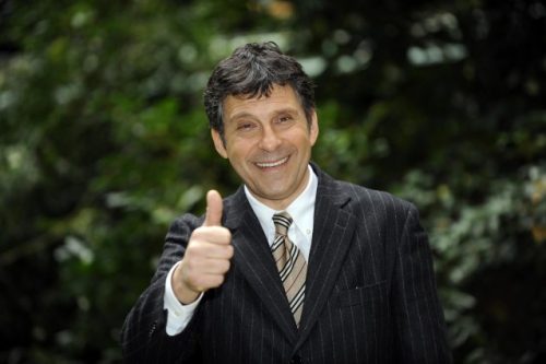Fabrizio Frizzi: “Vengo anch’io” la prima puntata stasera su RaiUno Fabrizio Frizzi, malore, ricoverato, ischemia, umberto I, news, ultima ora,