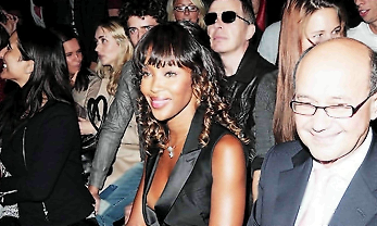 Naomi Campbell Hot: Oops seno 2011 alla sfilata di Tony&Guy (foto)