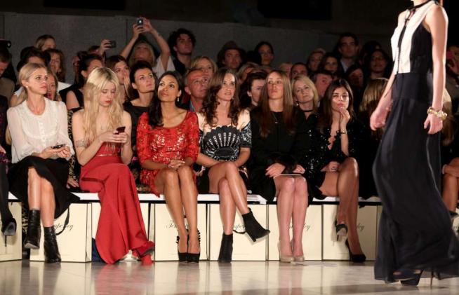 Pippa Middleton: London Fashion Week, mini abito quasi a mostrare l’intimo (foto)