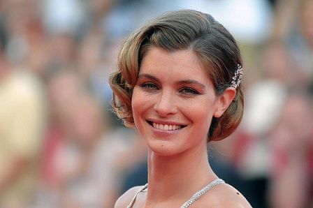 Vittoria Puccini: Madrina del Festival di Venezia, comunica la morte improvvisa della madre