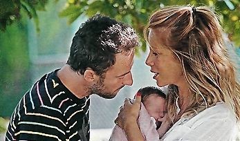 Alessia Marcuzzi e Francesco Facchinetti: A passeggio con Mia sono una vera famiglia felice