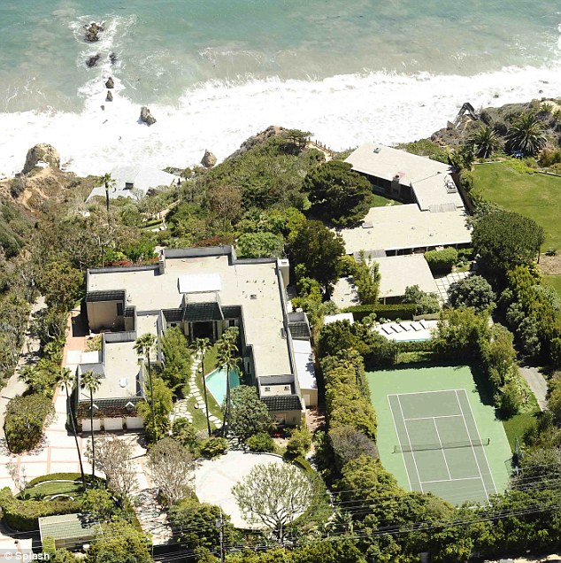 Angelina Jolie e Brad Pitt: In vendita la lussuosa casa a Malibù (foto)