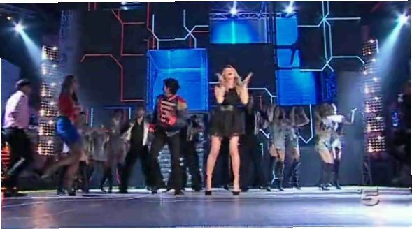 Grande Fratello 12 sigla: Alessia Marcuzzi balla sulle note di “Moves Like Jagger” dei Maroon 5