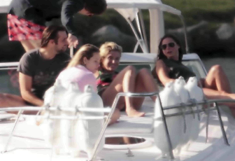 Ke$ha: Paparazzata senza trucco e costume con lato b di fuori (foto e video)