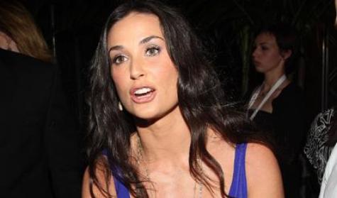 Demi Moore: Vendetta? Tradisce il marito Ashton Kutcher con Benjamin Hollingsworth
