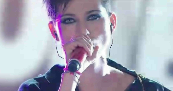 X Factor 5: La voce di Antonella Lo Coco conquista Miguel Bosè
