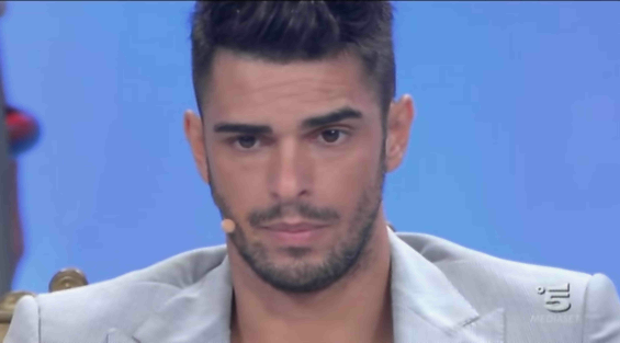 Uomini e Donne: Cristian elimina Tara ma poi ci ripensa