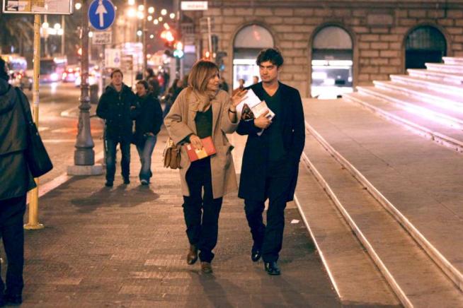 Valeria Golino e Riccardo Scamarcio: Pancia sospetta, sarà incinta?