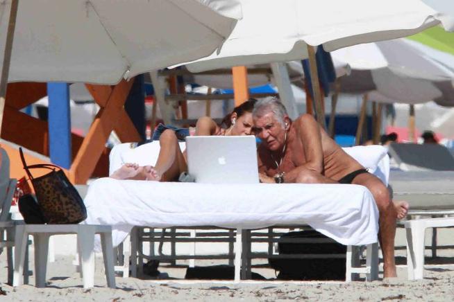 Roberto Cavalli: Paparazzato a Miami con la nuova fiamma Lina Nilson (foto)