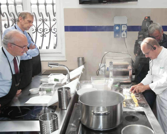 Scuola di Cucina: Politici vip ai fornelli inaugurazione Maison Massena a Torino