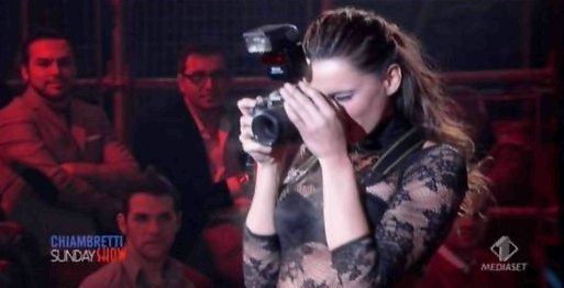 Chiambretti Sunday show: Chi è la sexy fotografa della nuova edizione del Chiambretti night?
