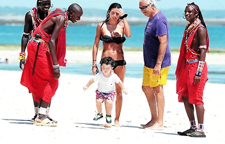 Elisabetta Gregoraci e Flavio Briatore: Vacanze all’infinito in Kenya, che mamma!
