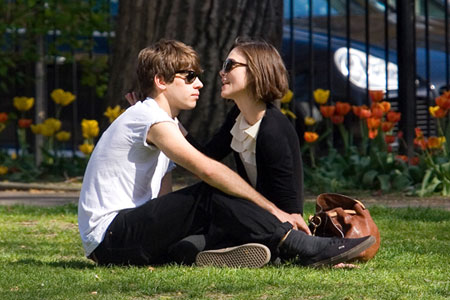 Keira Knigthley: Con James Righton trova l’amore, ma spesso piange per le critiche ricevute