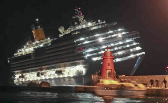 Nave da crociera Costa Concordia: Affonda vicino all’isola del Giglio, arrestato il comandante
