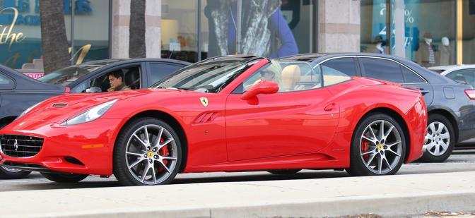 Paris Hilton: Per Natale si è regalata una Ferrari California da 300 mila euro