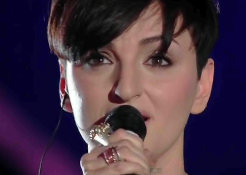 Arisa Superstar: Affascinante con il suo nuovo look a Sanremo