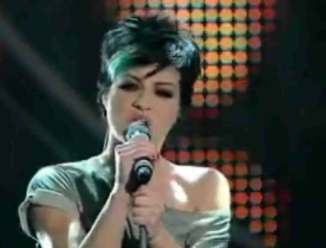 Festival di Sanremo 2012: Dolcenera è la prima ad esibirsi con “Ci vediamo a casa”
